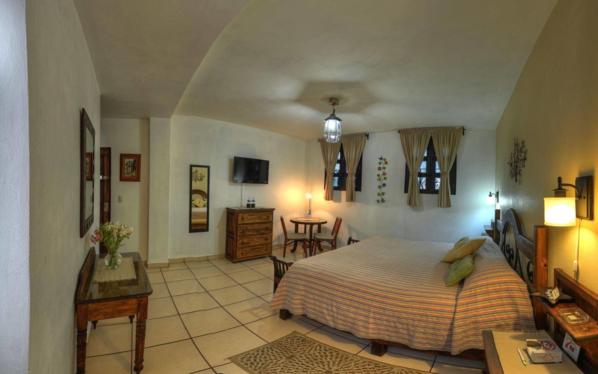 La Casa Del Laurel Hotel แท็กซ์โก เด อลาร์คอน ภายนอก รูปภาพ